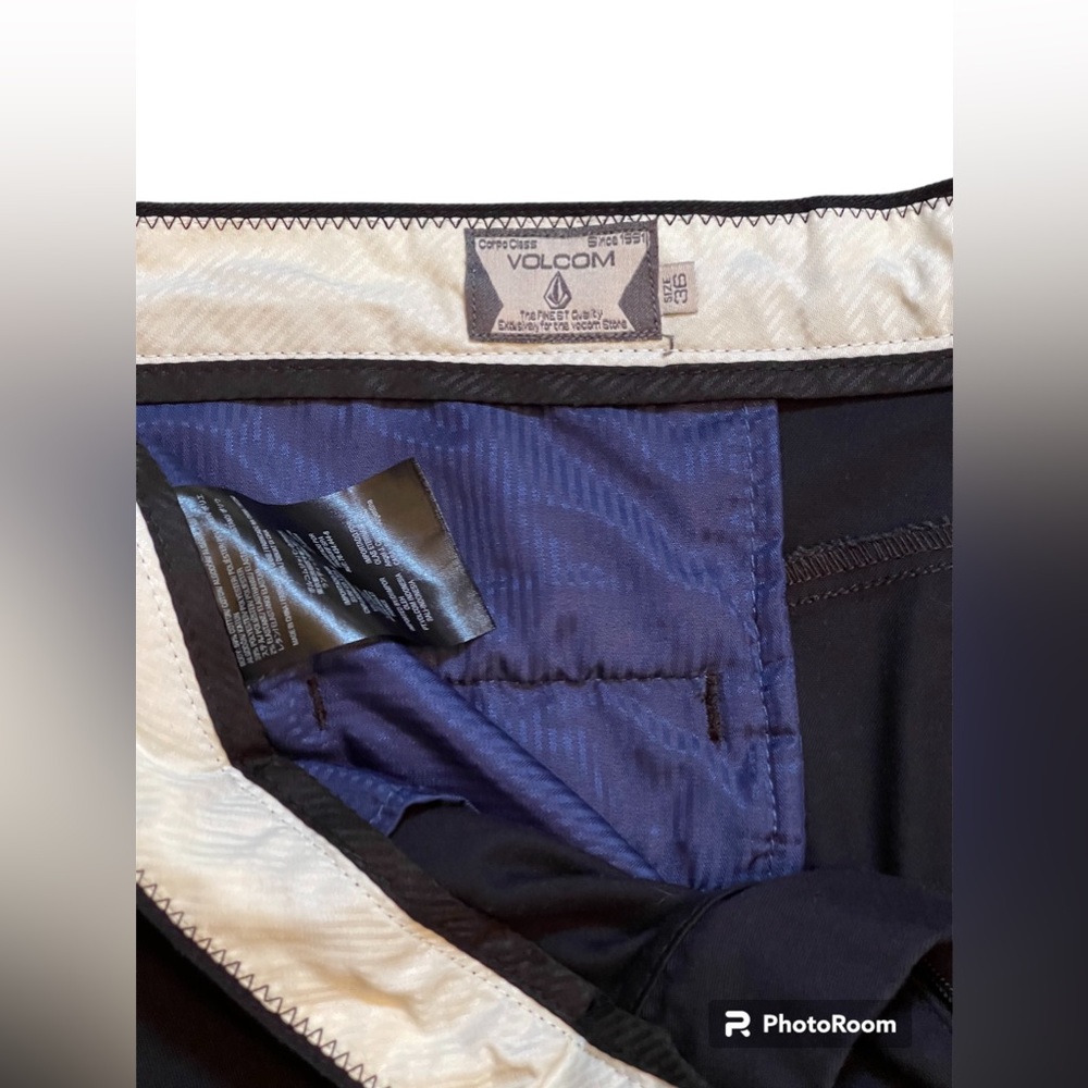 Volcom shorts - Picture 3 of 4